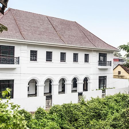 Отель Alpha Old Court House Коччи Экстерьер фото